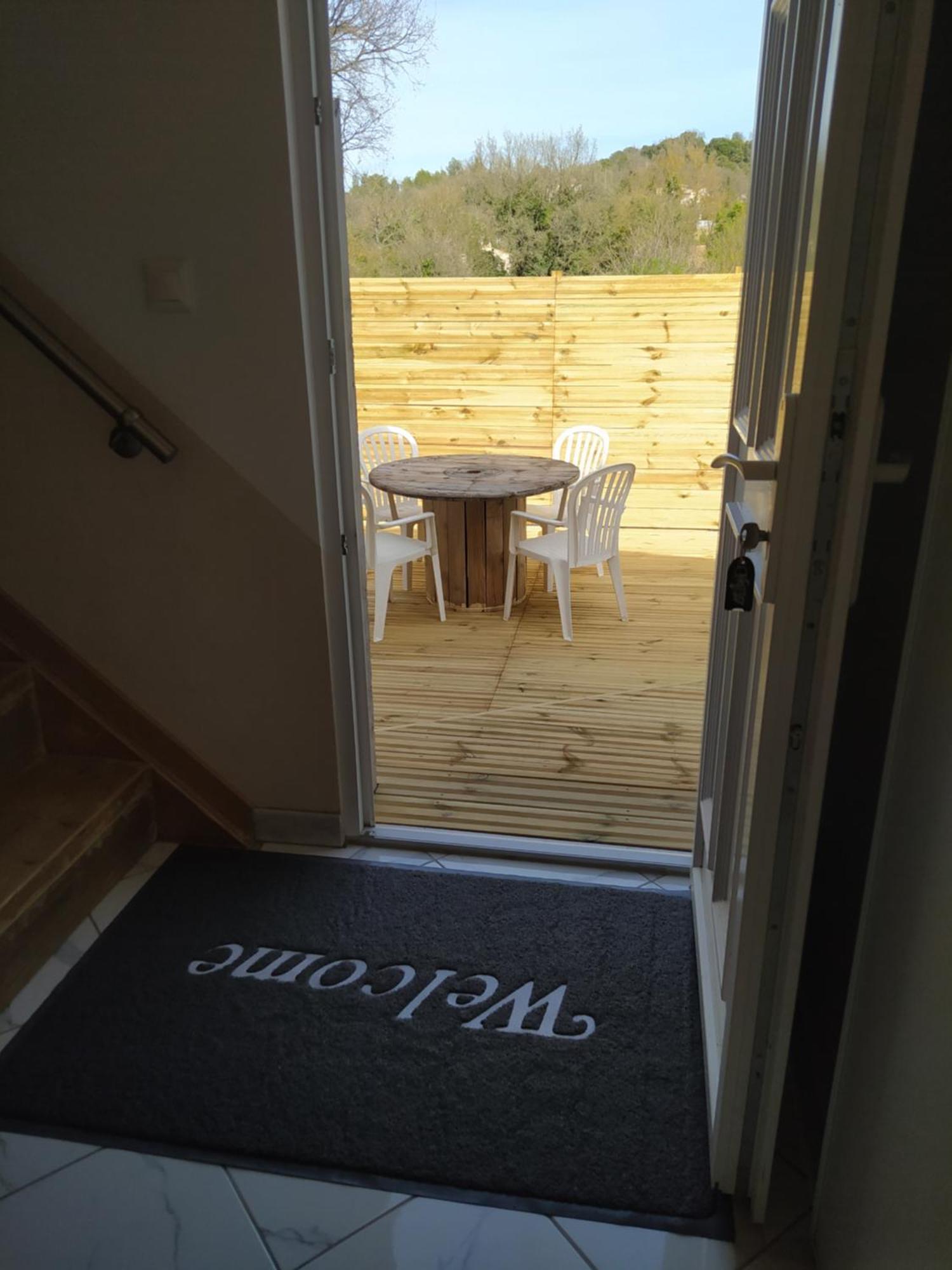 Studio Cosy Avec Terrasse Et Jacuzzi A Disposition De Mai A Aout Rians  Exterior foto