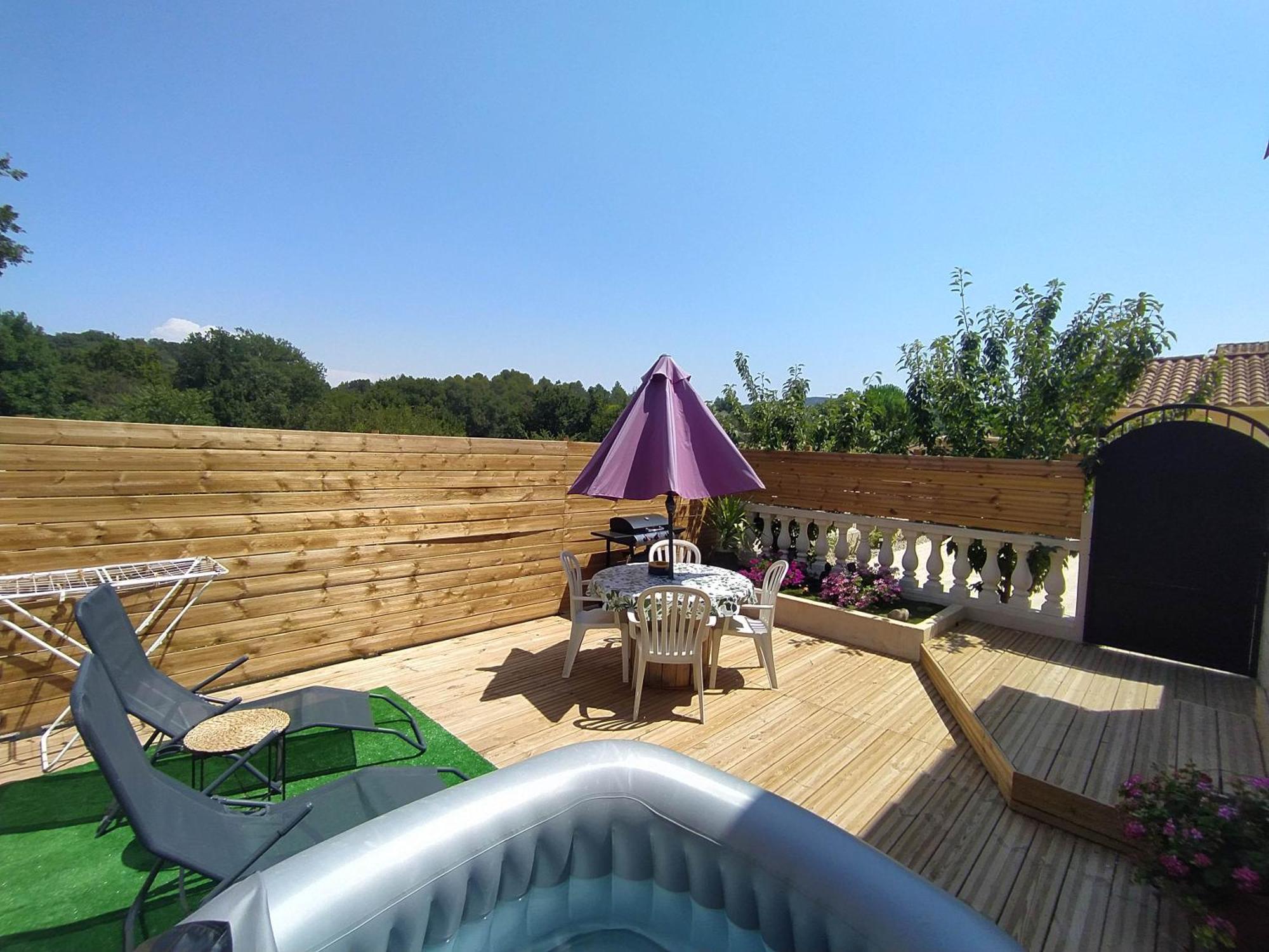 Studio Cosy Avec Terrasse Et Jacuzzi A Disposition De Mai A Aout Rians  Exterior foto